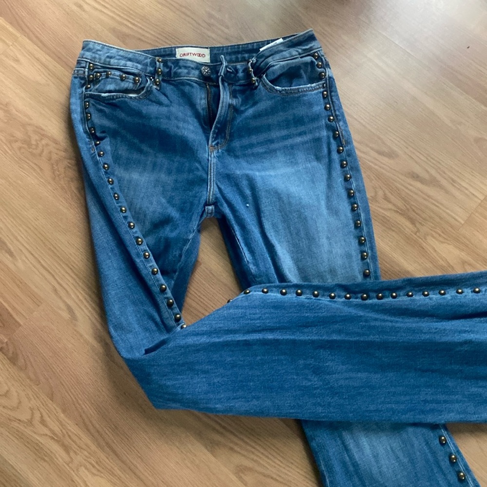 Driftwood jeans with brass details